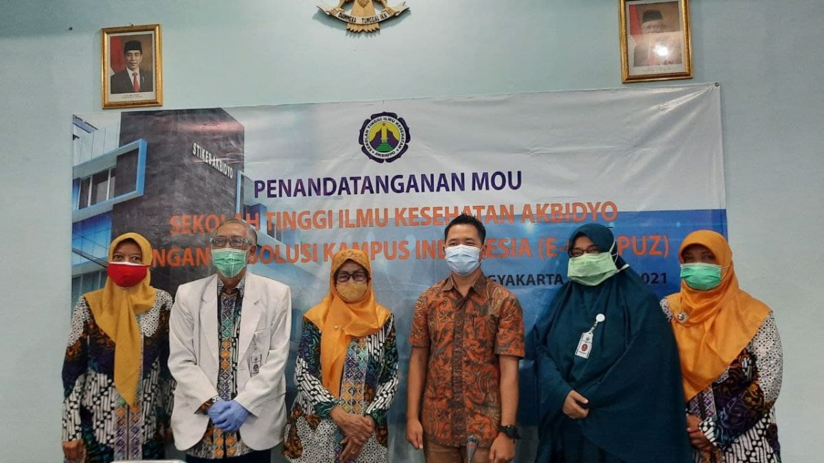 Penandatanganan MOU Kerjasama Penggunaan eCampuz dengan STIKES “Akbidyo”