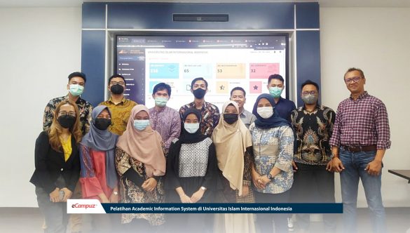 Pelatihan Academic Information System di UIII