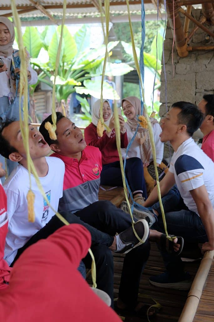 Lomba makan krupuk