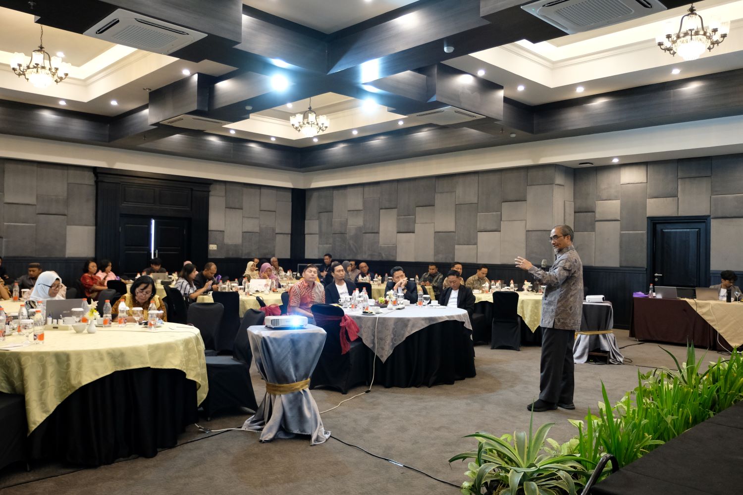 customer-gathering-jamitu