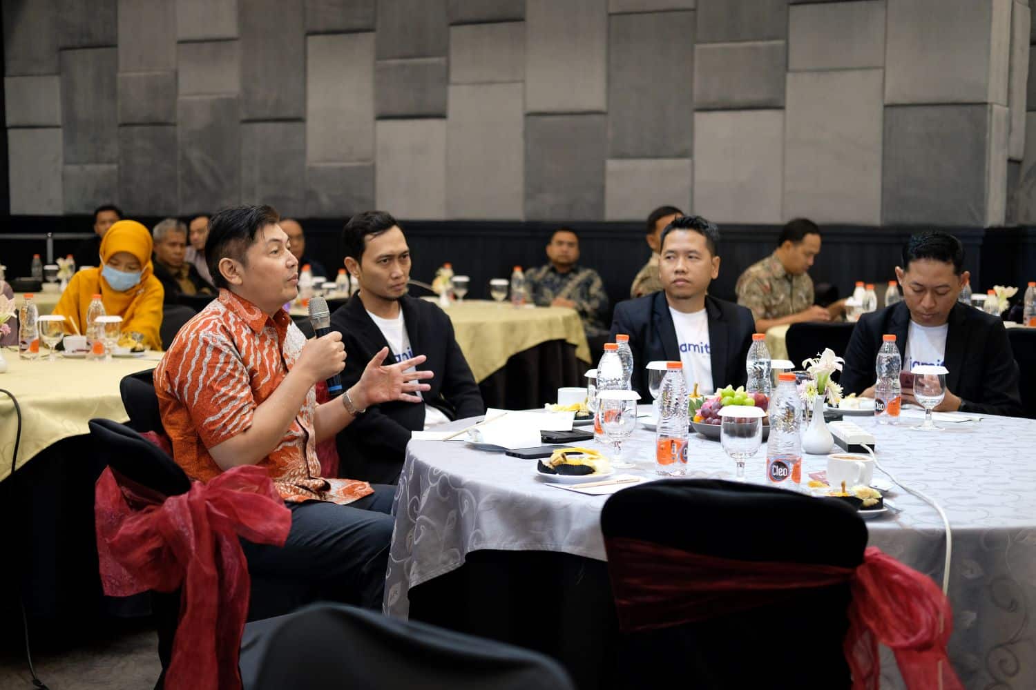 customer-gathering-jamitu