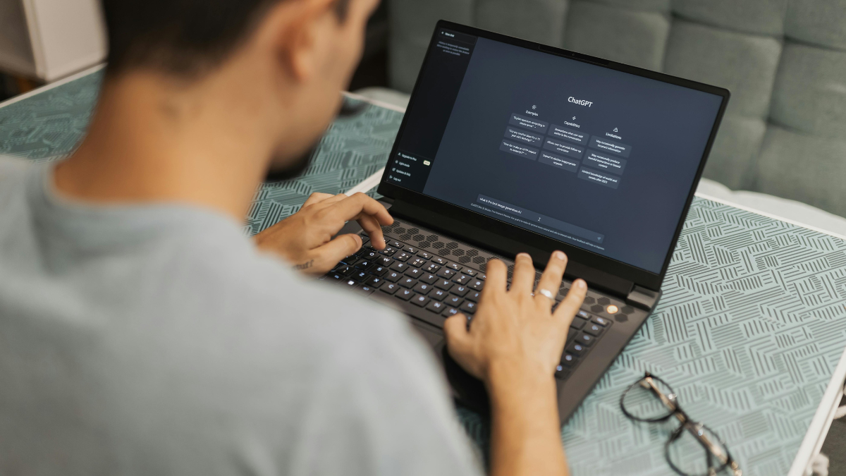 Mengoptimalkan Proses Penerimaan Mahasiswa Baru dengan Chatbot AI yang Cerdas dan Efisien